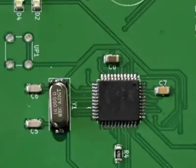 Composants soudés après refusion